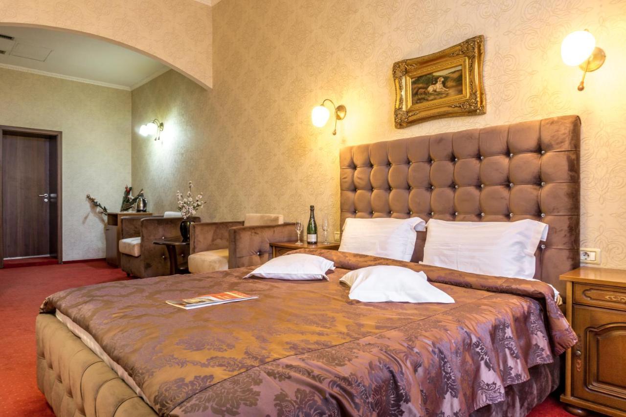 Hotel Ferdinand Хацег Экстерьер фото