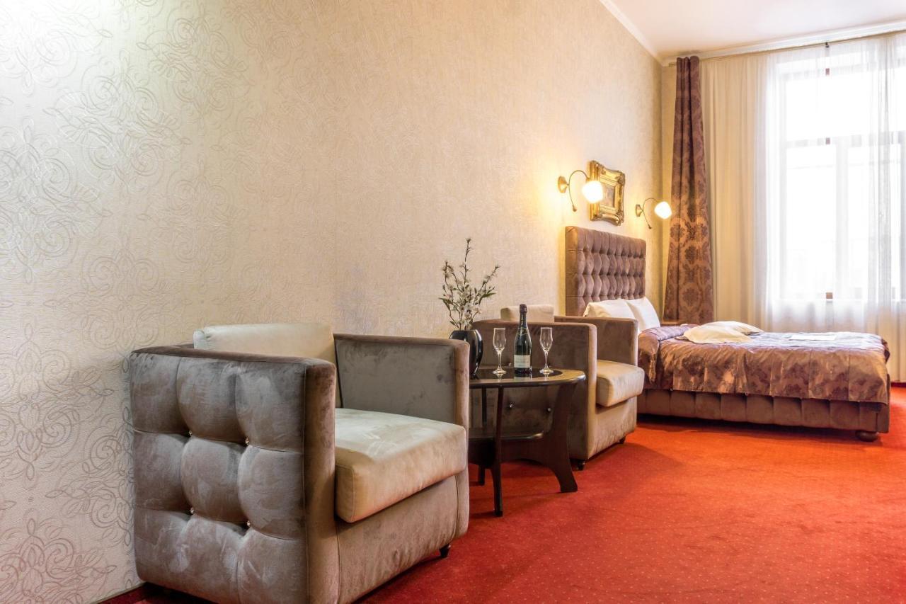 Hotel Ferdinand Хацег Экстерьер фото