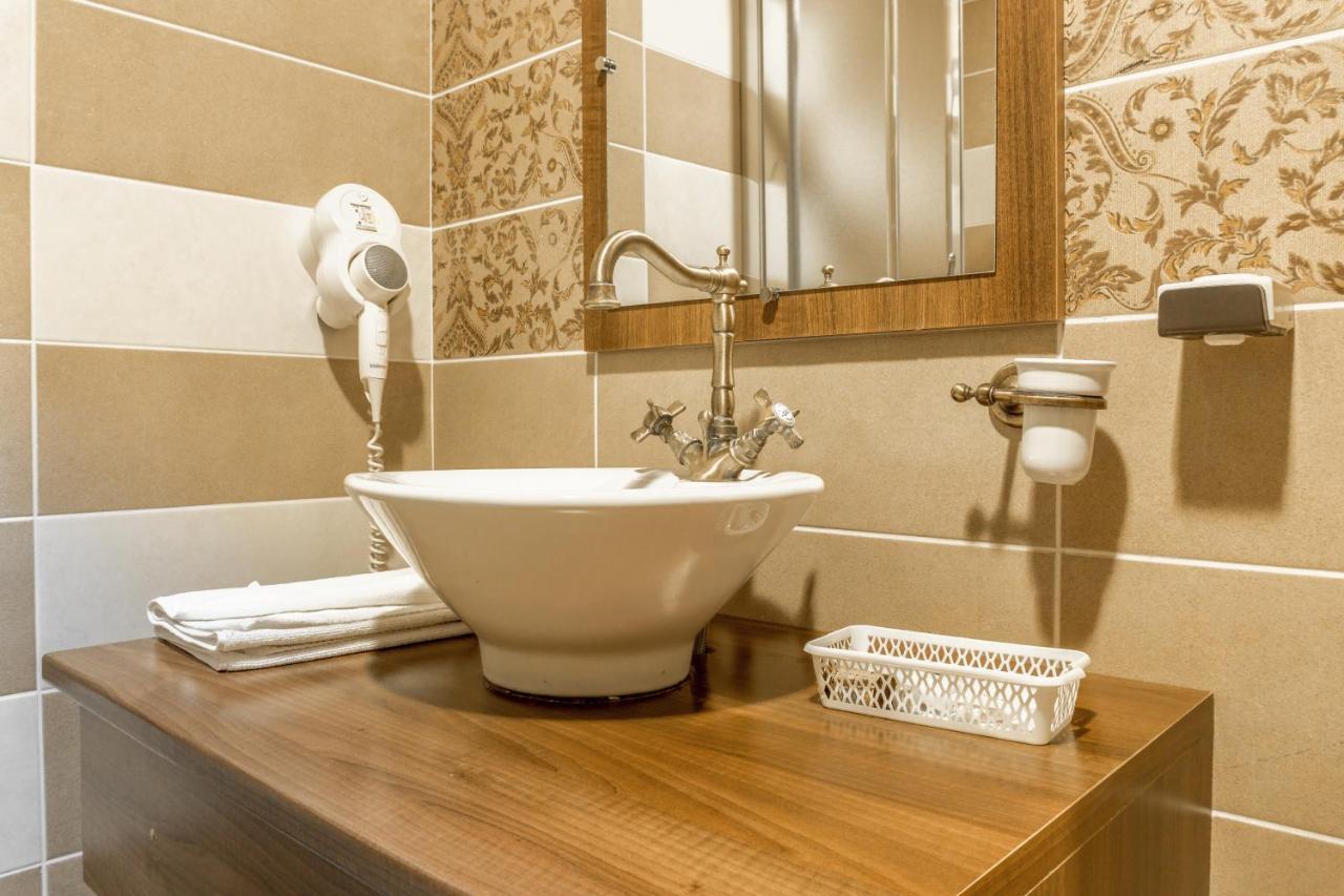 Hotel Ferdinand Хацег Экстерьер фото