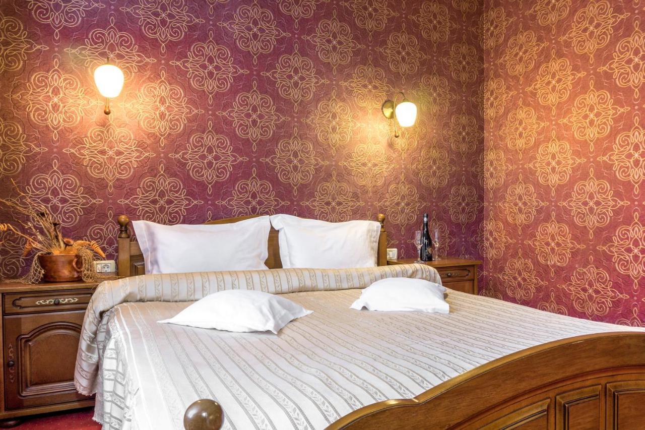 Hotel Ferdinand Хацег Экстерьер фото