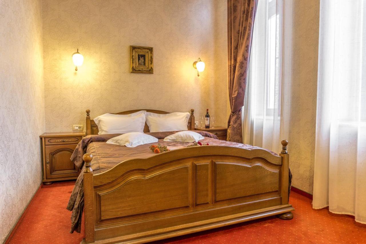 Hotel Ferdinand Хацег Экстерьер фото